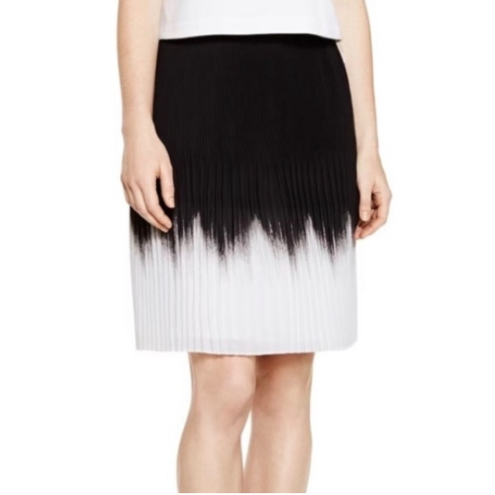 WHITE HOUSE BLACK MARKET SIZE 0 WOMEN'S PLEATED OMBRE BLACK AND WHITE SKIRT NEW
